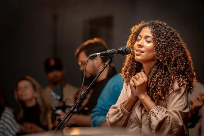 notícia Gabriela Gomes lança o single e vídeo de “Bethânia”