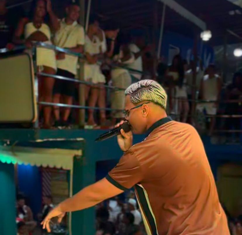 notícia Encontro dos Amigos reúne multidão no Sotero Beach Bar e consagra verão com show marcante de Deene Na Voz