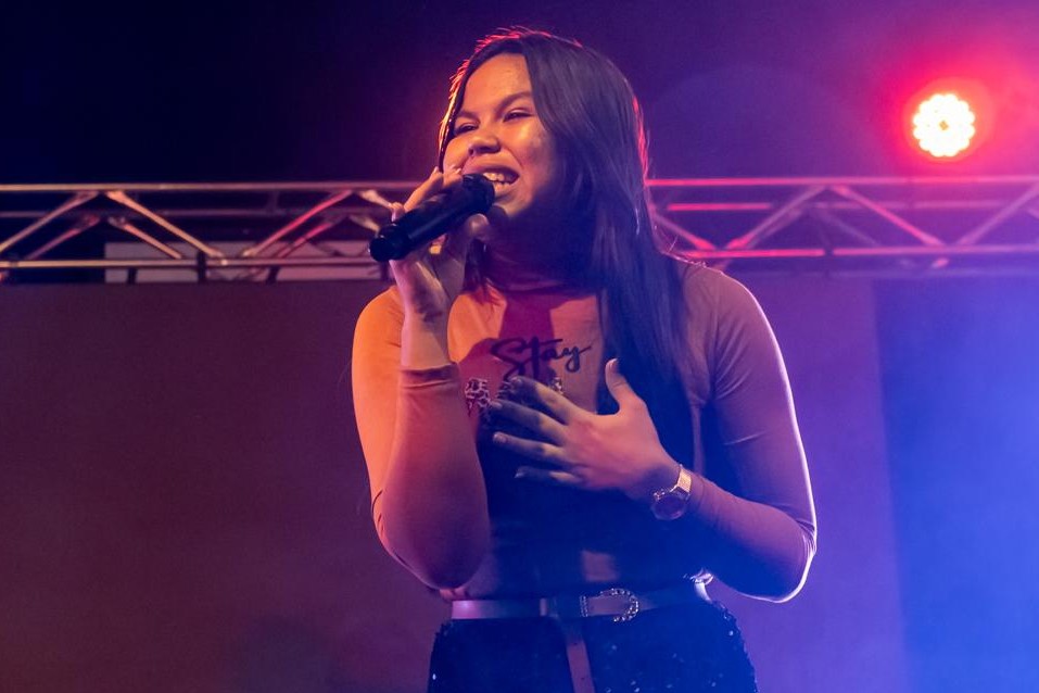 notícia Wellen Carvalho lança o single “Acalma” e convida o público a confiar em Cristo mesmo em meio ao silêncio