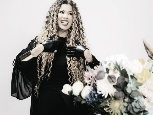 notícia Middah Borges desembarca no Brasil para lançar livro biográfico na Bienal do Livro