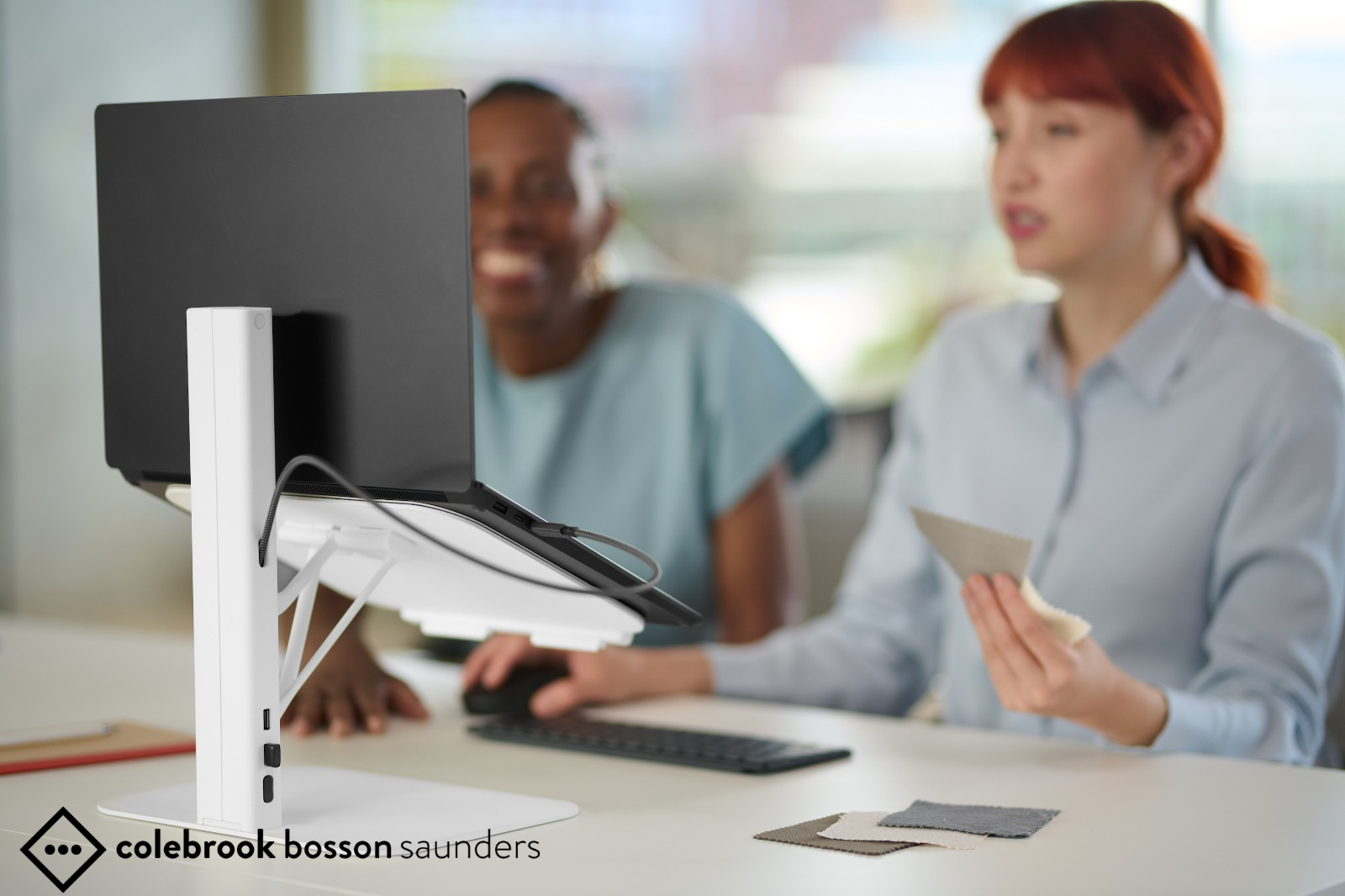 notícia Colebrook Bosson Saunders apresenta LANA, uma resposta à nova forma de trabalhar com laptops