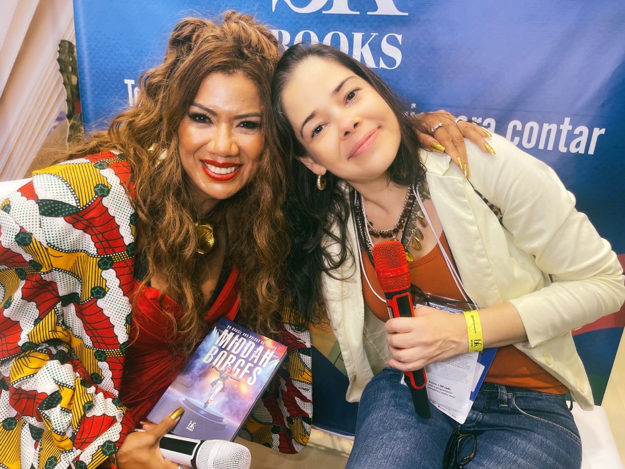notícia Middah Borges emociona público ao lançar autobiografia e transformar stand da Bienal em palco musical
