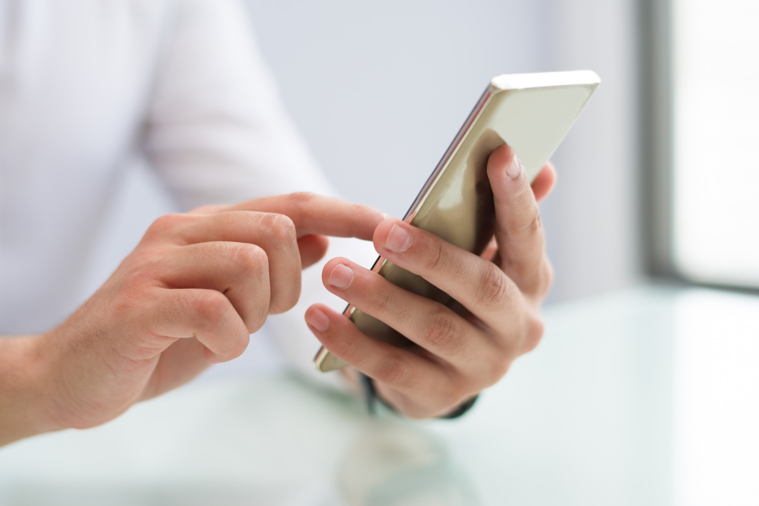 notícia Como checar uma informação antes de compartilhar no WhatsApp