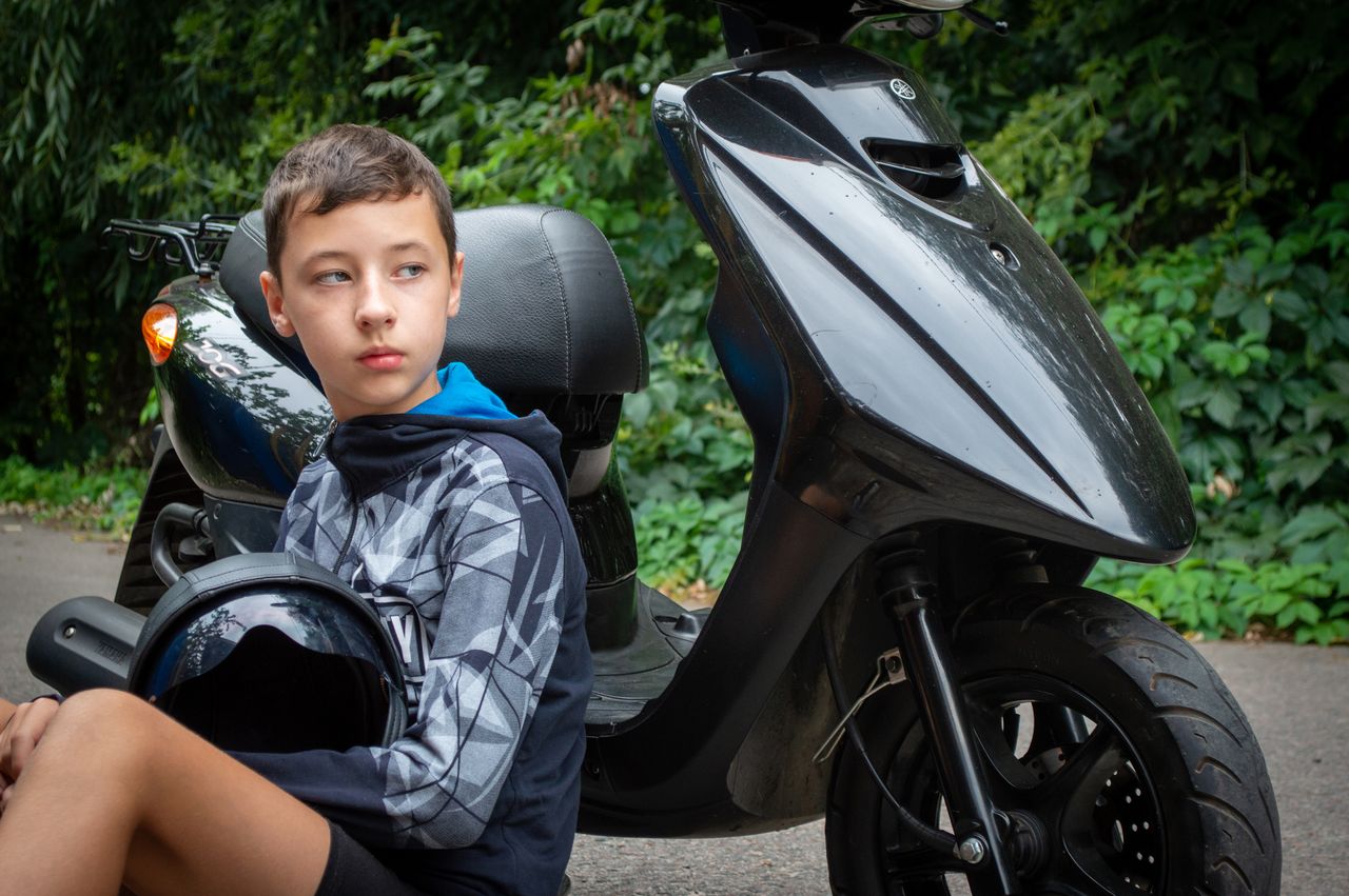 notícia Crianças em moto: com quantos anos já pode andar na garupa por lei?
