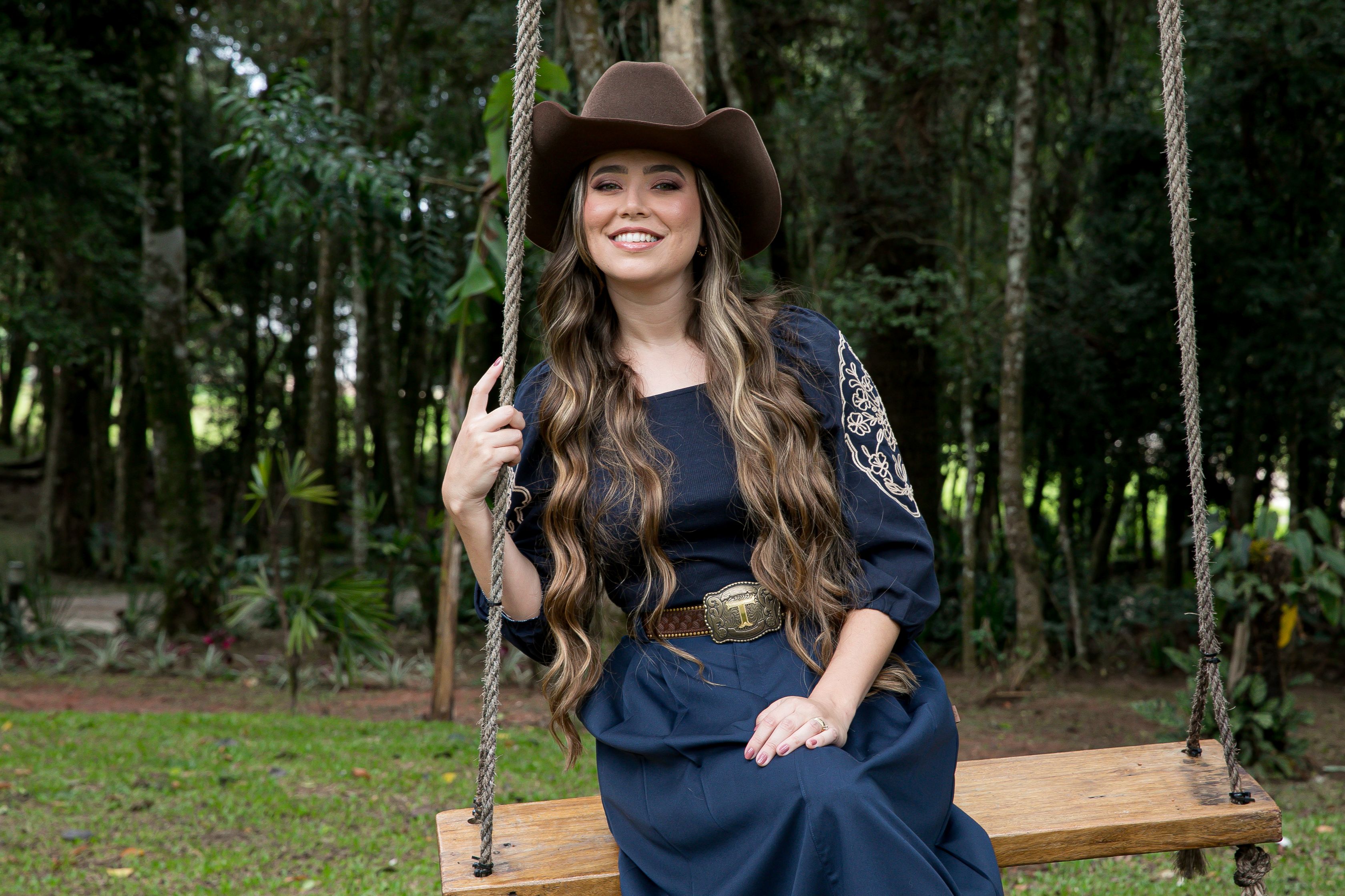 notícia Revelação do feminejo, Tamy Klaus lança a canção “História de Amor”