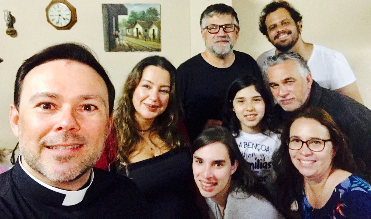 notícia Atriz de cinema Cris Lopes prestigia festa de formatura das crianças do ensino fundamental no Clube Kaikan 