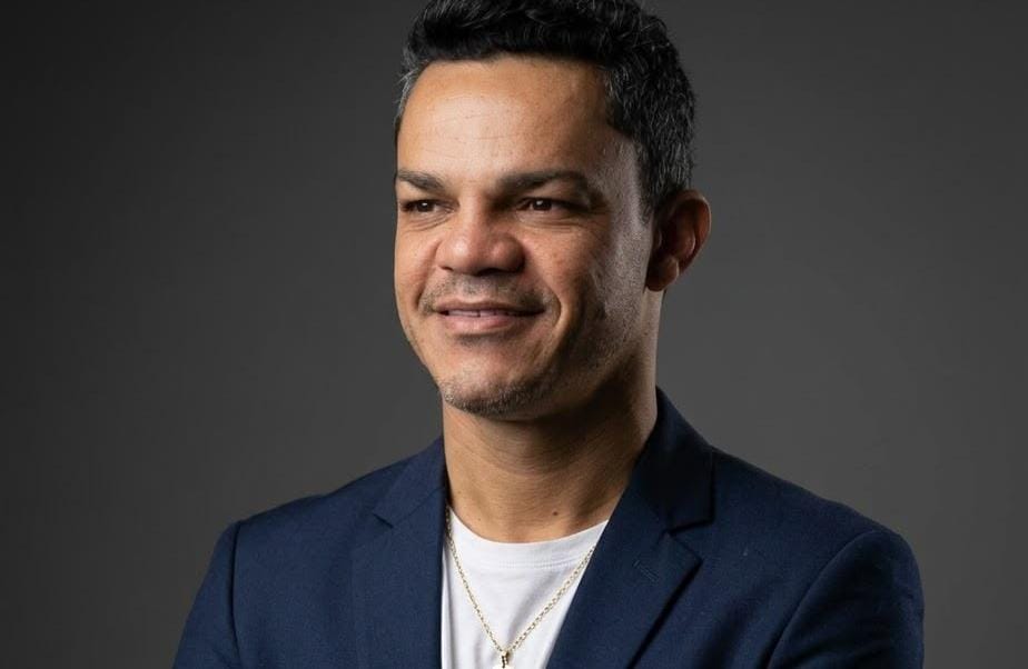 notícia Do forró nacional ao louvor: Júnior Ribeiro lança 
