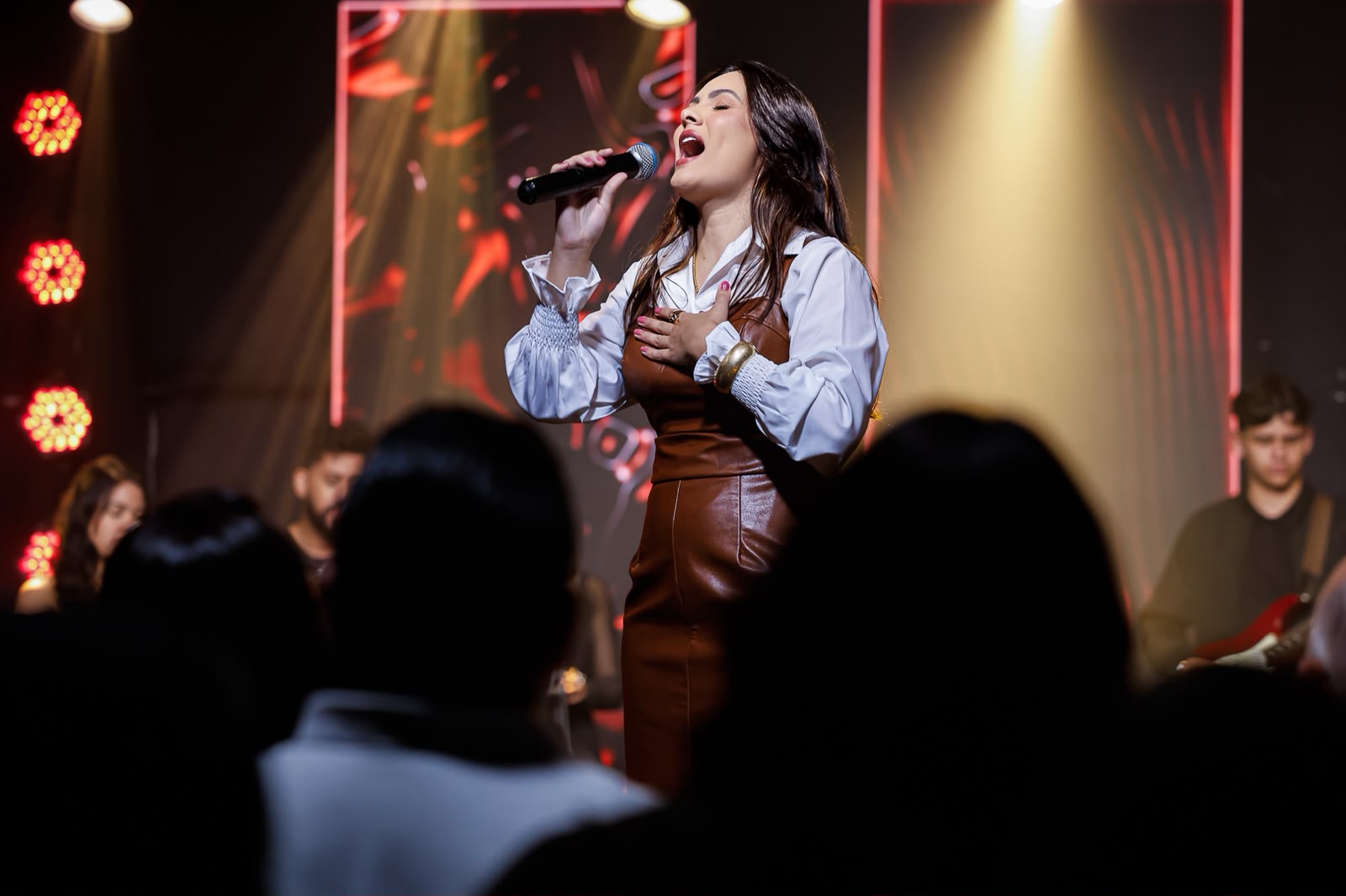 notícia Ingrid Santiago apresenta “Cuida Deus”, canção que pede proteção e restauração dos lares