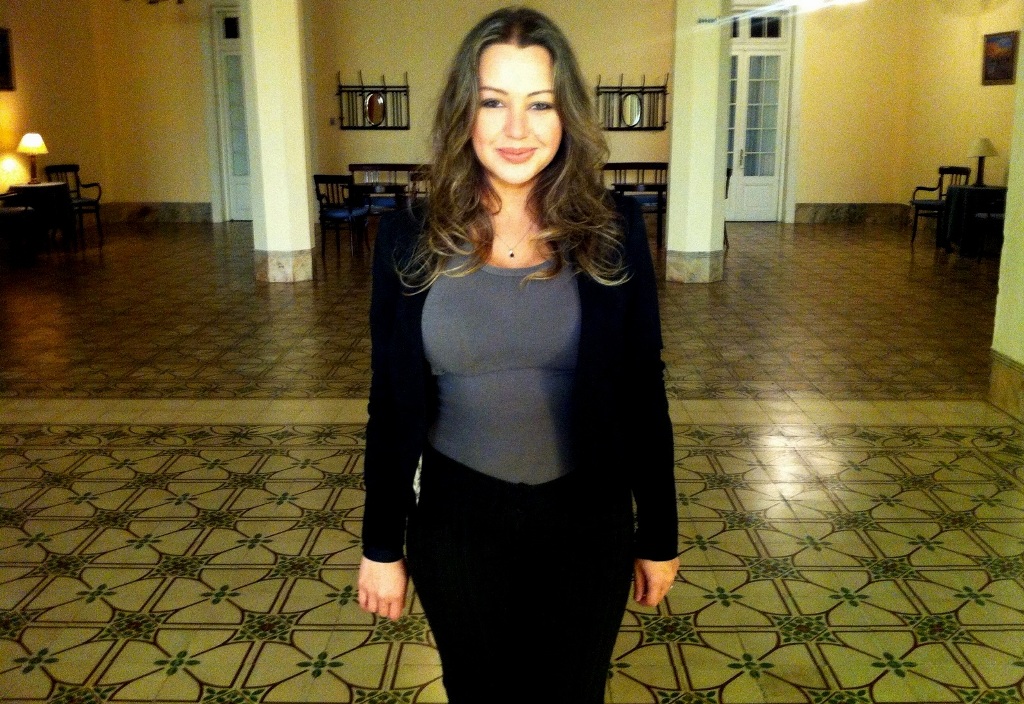 notícia Atriz de cinema Cris Lopes grava entrevista exclusiva para rádio Argentina