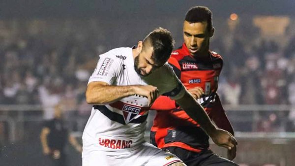 notícia Dorival estréia com empate amargo no Morumbi