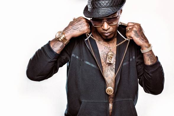 notícia Com dez anos de carreira MC Nego Blue lança novo projeto demonstrando maturidade musical