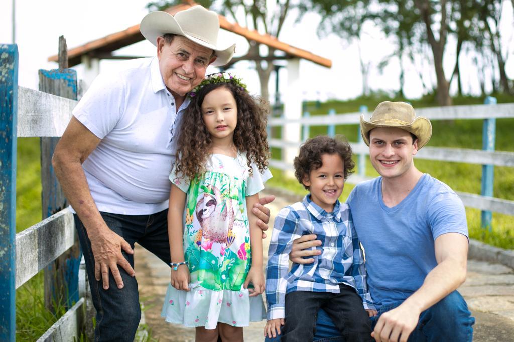 notícia De férias dos palcos cantor Geno compartilha momentos de descontração com a família no instagram