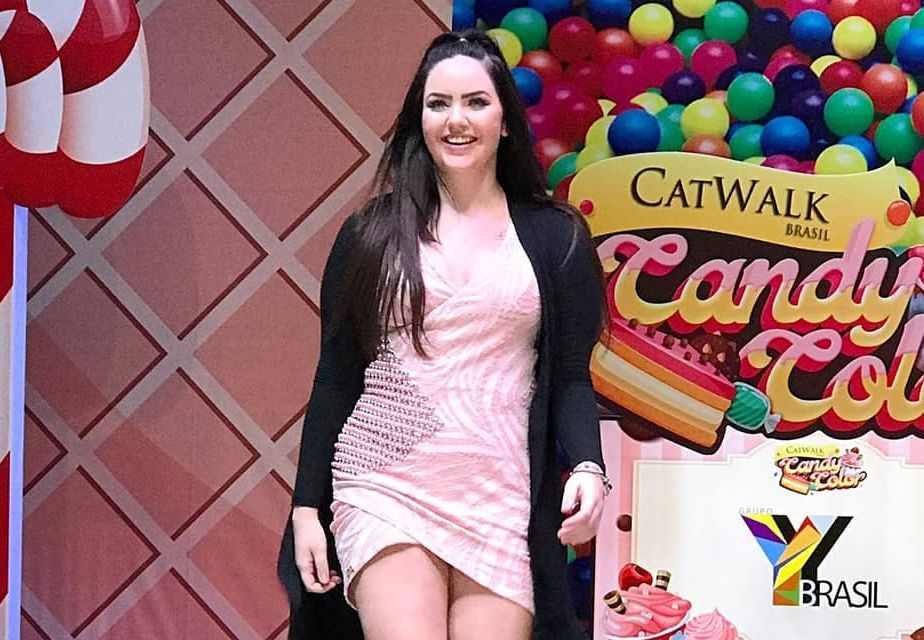 notícia Cantora Mariana Pinotti agita desfile de moda no Shopping Boa Vista em SP