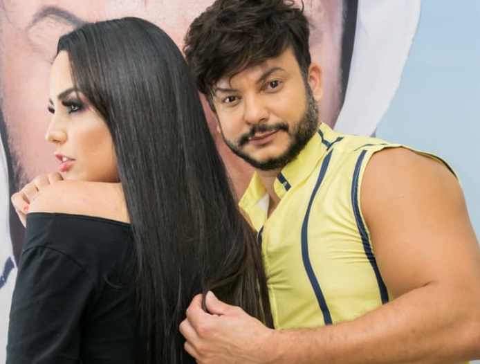 notícia Cantora Perlla surpreende público com novo visual