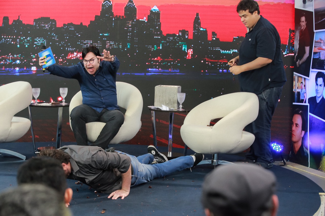 notícia Além da Garrafada: todos os segredos que Danilo Gentili e Diguinho Coruja revelaram no Em Revista, com Evê Sobral!