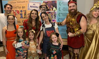 notícia Estrelas mirins assistem “Diário de Pilar na Grécia” no Teatro Clara Nunes