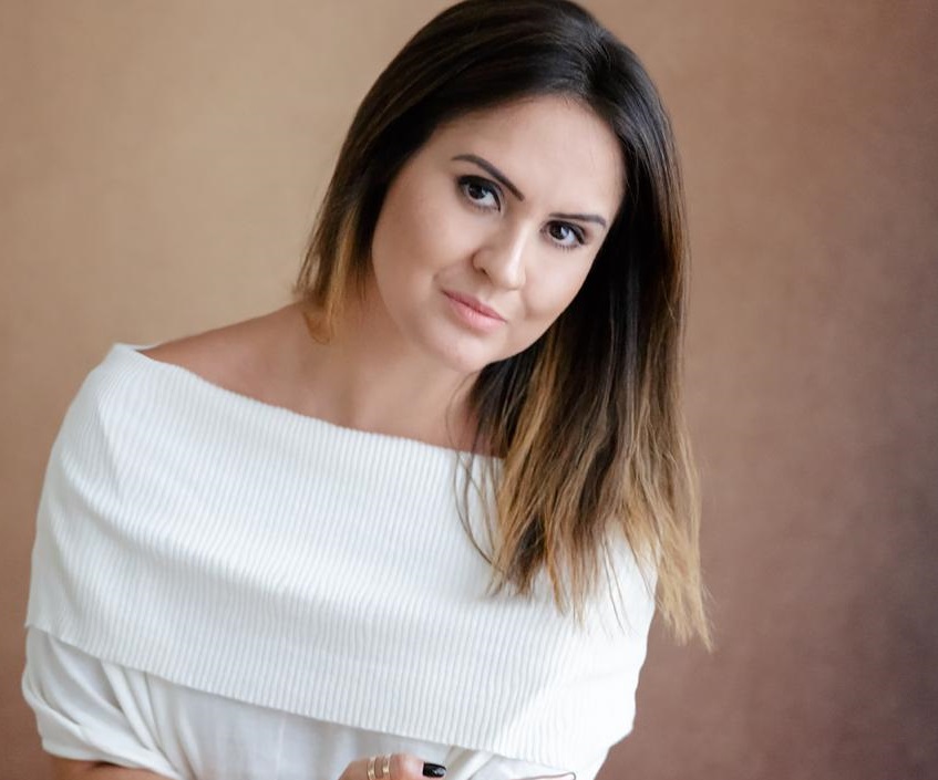 notícia Conheça a trajetória de sucesso da jornalista Dani Almeida