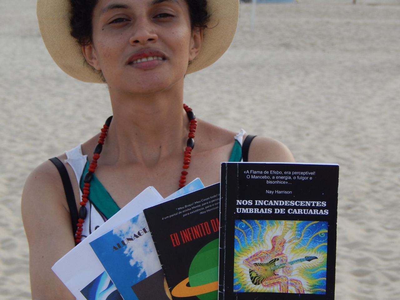 notícia POETISA PERNAMBUCANA NAY HARRISON, VIVE DA ARTE E PRECISA DE APOIO