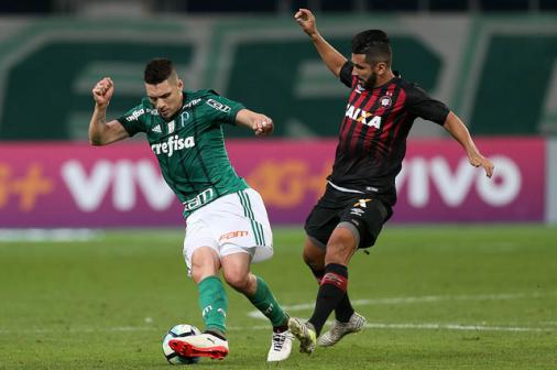 notícia Palmeiras joga mal e perde para o Atlético-Pr em casa 