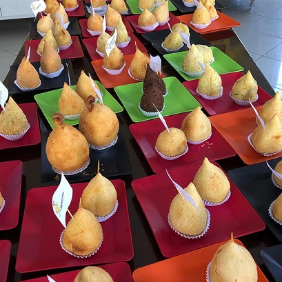 notícia Advogado tenta quebrar recorde de comer 35 coxinhas