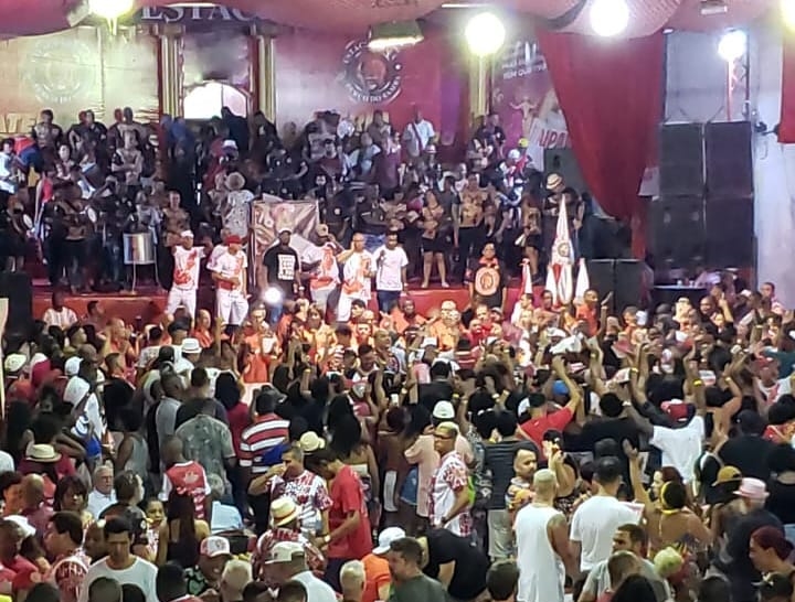 notícia Direção da Estácio decidiu juntar duas das três parcerias finalistas