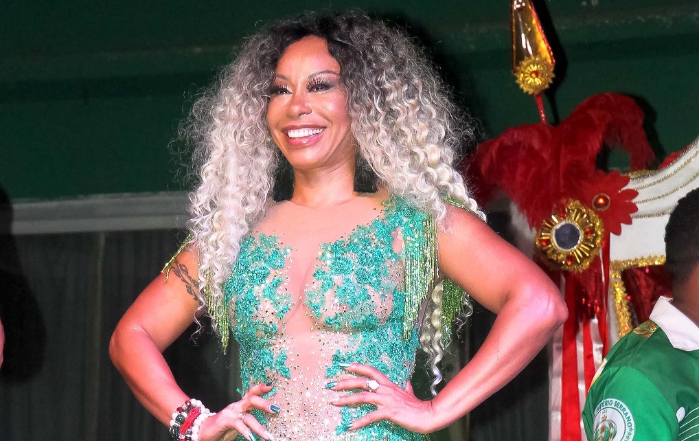 notícia Anny Santos é coroada Rainha do Império Serrano