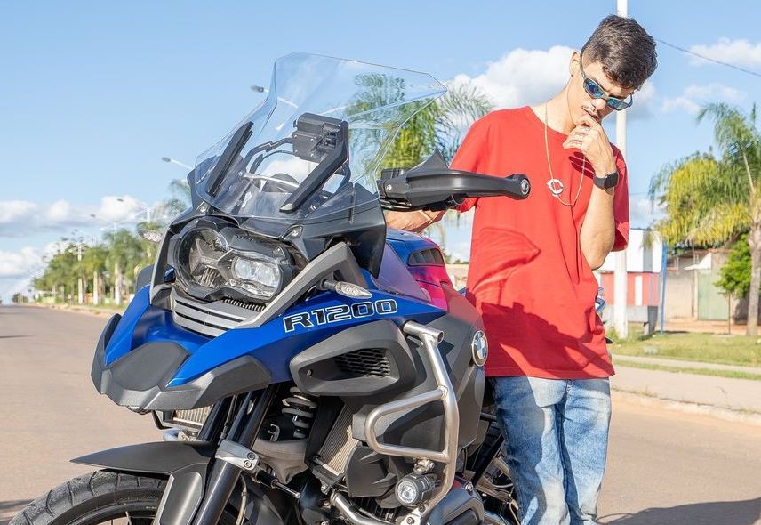 notícia Hugo Milgrau - O menino que ganhou fama com sua adrenalina sobre duas rodas