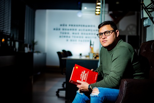 notícia Como promover suas músicas nas redes sociais? Especialista Cassio Pastrana ensina. Confira: