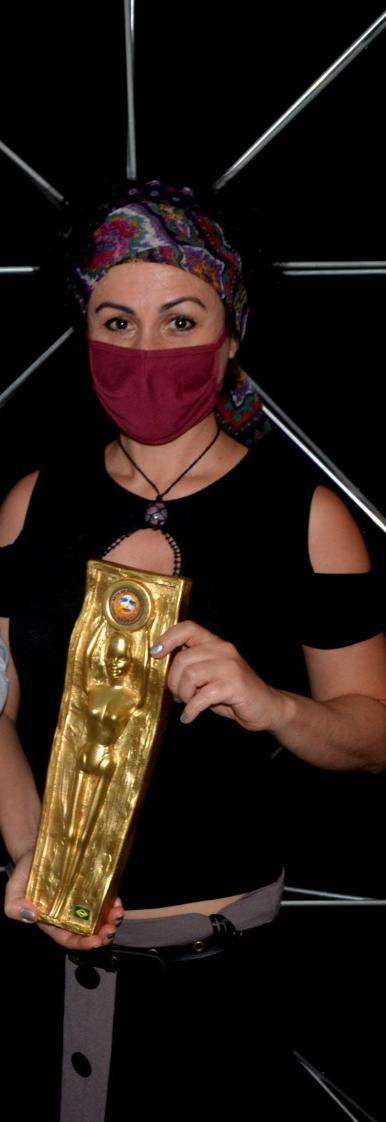 notícia Atriz/Cantora Biah Carfig completa 25 anos de carreira e recebe o TROFÉU ARTE E MOVIMENTO