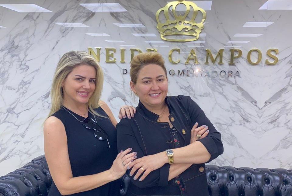 notícia Mari Alexandre inicia a semana visitando a clínica da dermopigmentadora Neide Campos