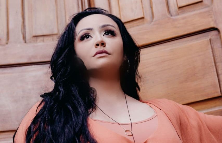 notícia Cantora Talita Pagliarin lança clipe da música “Somente pela graça”