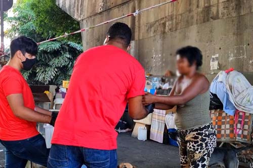 notícia American Burger distribui mais de 500 hamburgers em ação social