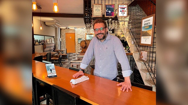 notícia “O sucesso do mercado de vinhos e livros está no contato físico com o produto” diz especialista do setor
