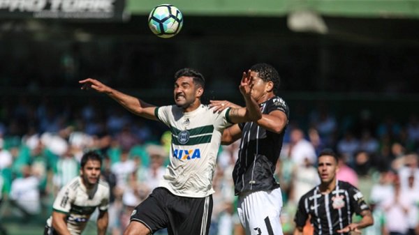 notícia Corinthians joga mal e não sai do 0x0 com Coritiba