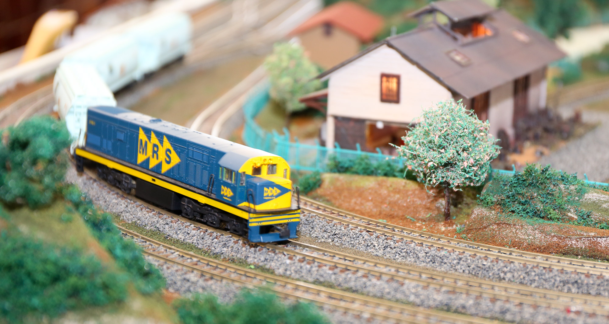 notícia 1ª exposição de ferromodelismo movimenta o dia das crianças em Louveira.
