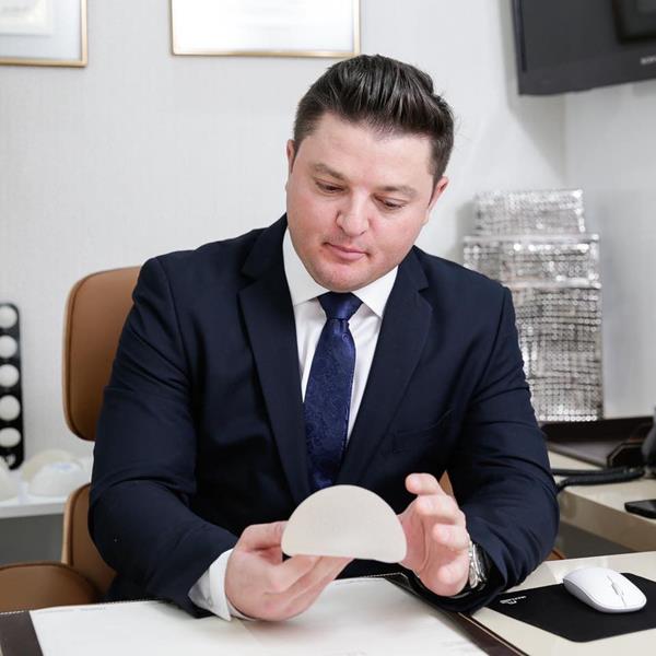 notícia Dr. André Miolo fala sobre o sonho de consumo de mulheres com as próteses de silicone