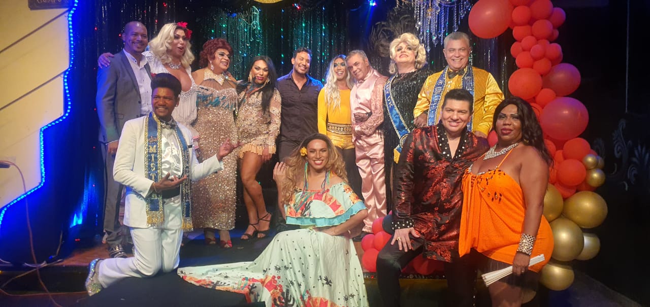 notícia Gianco Capinam comemorou b'day Latino na turma ok