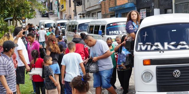 notícia Kombs's da Leste entrega mais de 2.000 chocolates em ação solidária de Páscoa