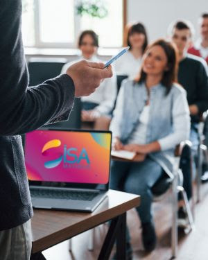 notícia Uso de tecnologia nas escolas faz professores se dedicarem 30% mais aos alunos