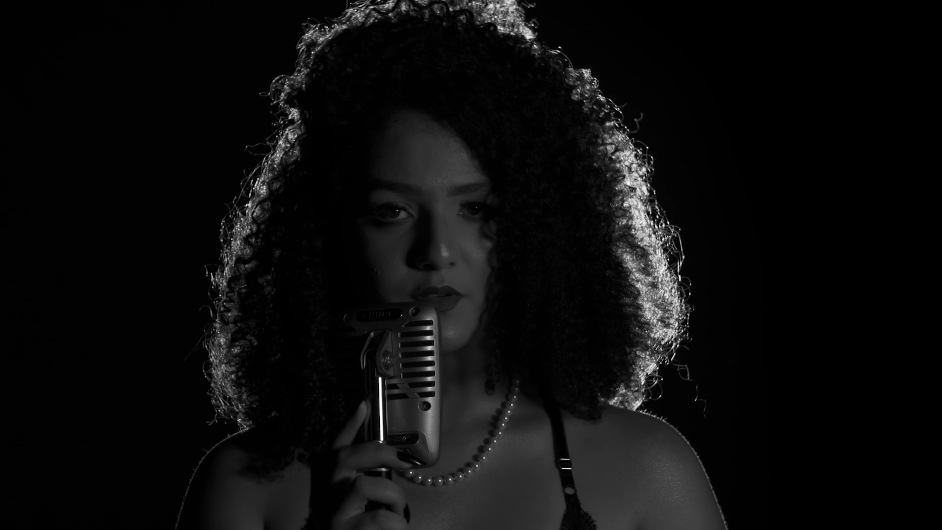 notícia “Idiota” canção do cantor Jão ganha versão inusitada na voz de LIA