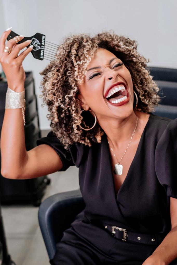 notícia Assuma seus cachos