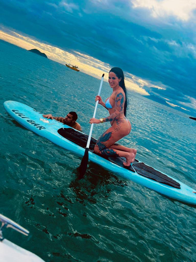 notícia Empresário de pornstar, Luiz Otavio Berg prepara biografia da atriz Elisa Sanches e revela bastidores: “segredos bombásticos”