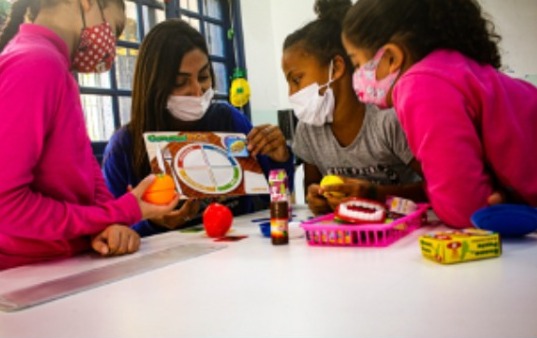 notícia O inglês chegou à periferia: Casa do Zezinho agora tem ensino bilíngue