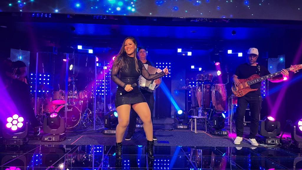 notícia Brunna Rosa fala sobre seu amor pela música e emociona fãs: “É o maior sonho da minha vida se realizando”