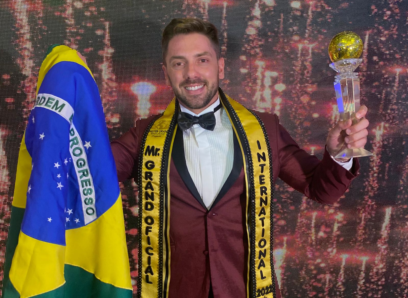 notícia Mister Brasil Gil Raupp vence concurso internacional e se torna o Mister Grand International 2022