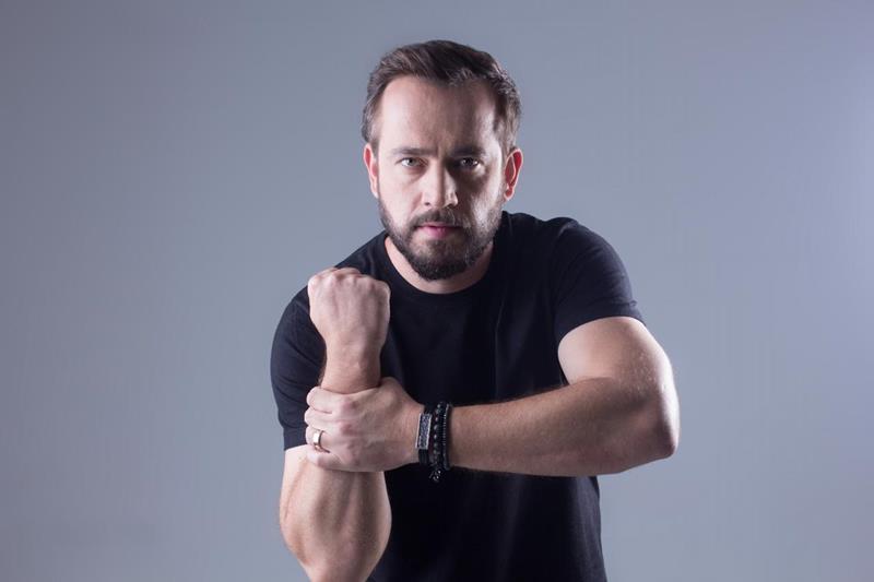 notícia De entregador a homem de negócios: conheça Carlinhos Mello