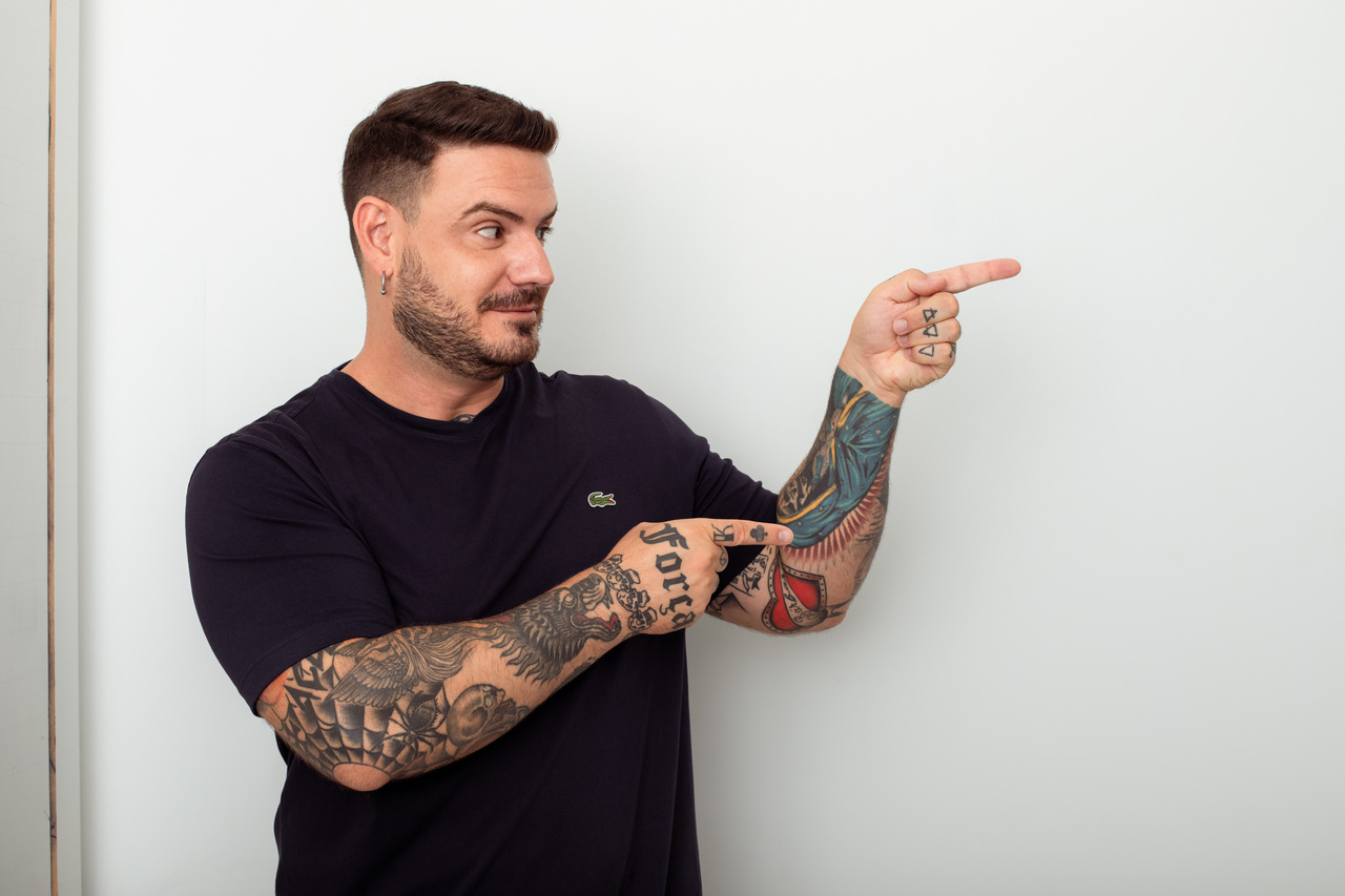 notícia Doutor em letras Pablo Jamilk lista 3 erros terríveis no uso da vírgula  