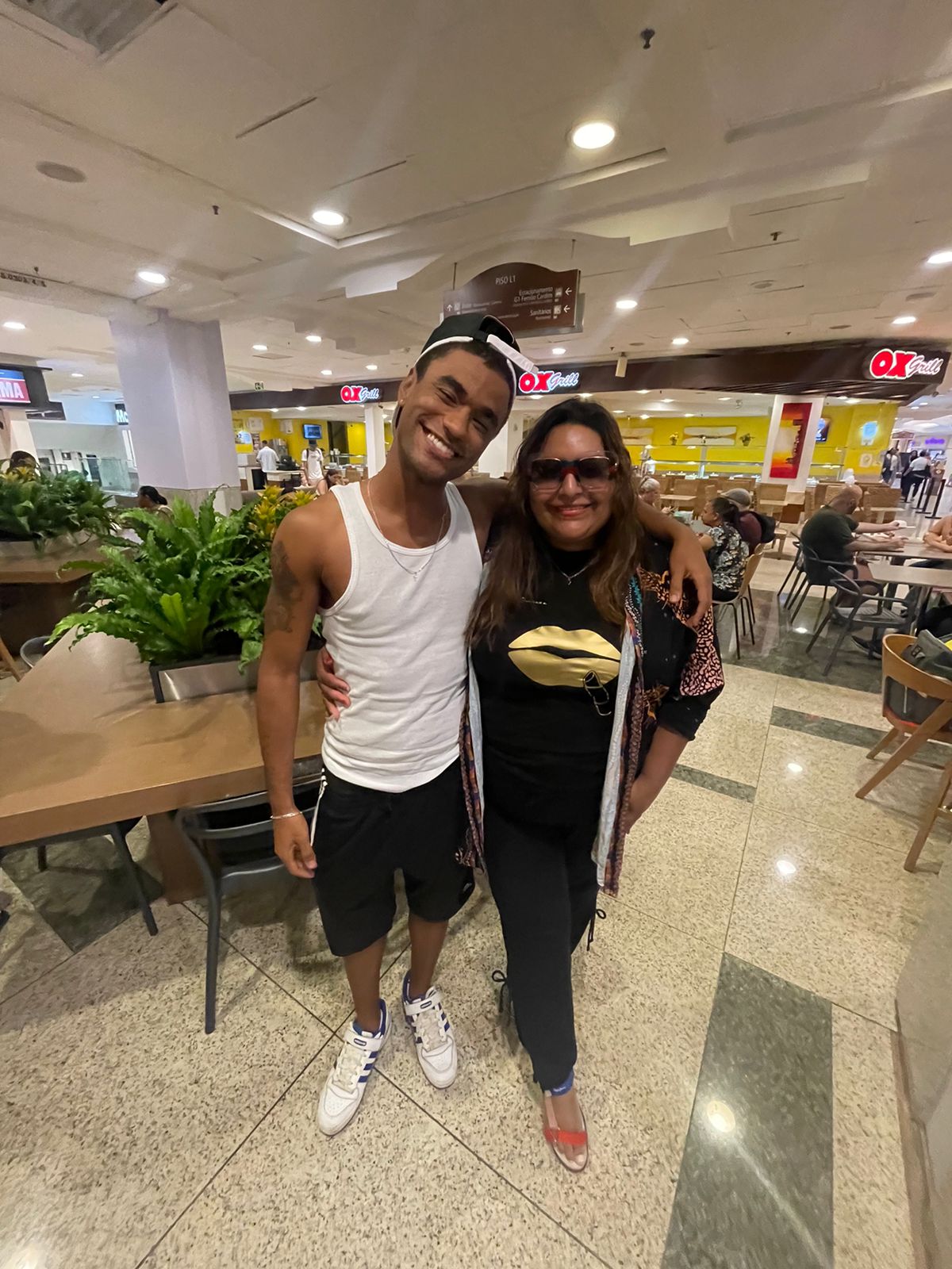 notícia Débora Denecke profissional Make-up Artist e Isacque Lopes em tudo “Vai na Fé”