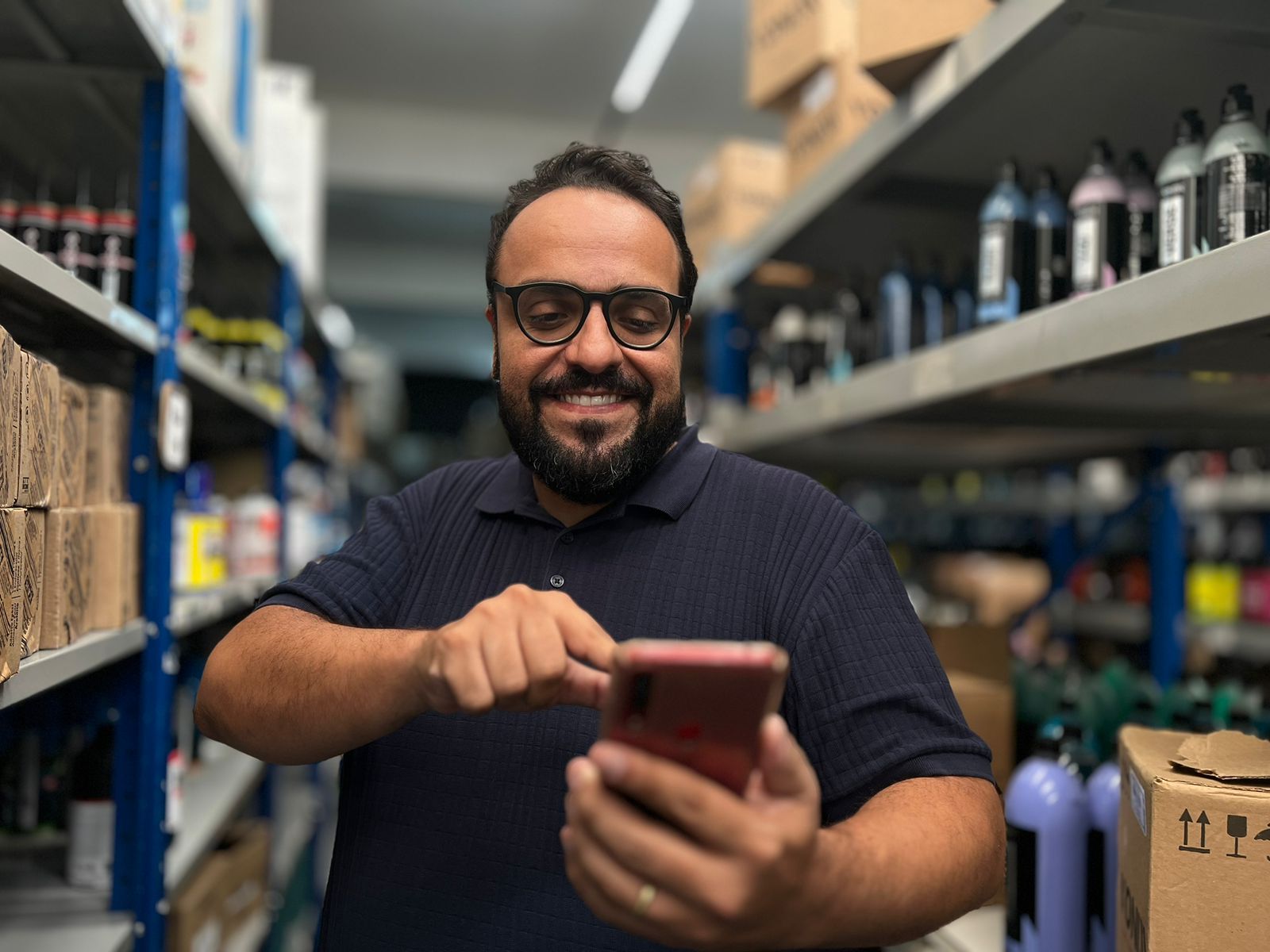 notícia  Empreendedor fatura R$ 10 milhões vendendo desengraxante, paquímetro e limpador de sofás pela internet