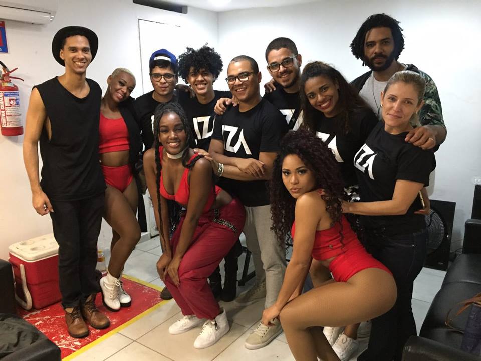 notícia Conheça a Iza Legion, uma central de fãs das redes sociais criada e administrada pela fã Nº 1, Suelen Gonçalves